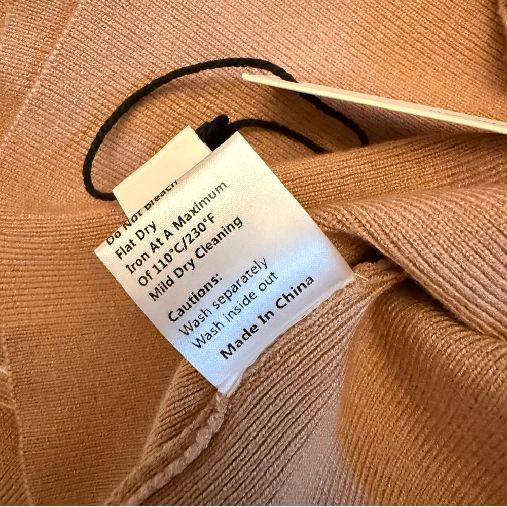 Commense Camel Knit Turtleneck Long-Sleeve with White Piping, size Large - Picture 5 of 5